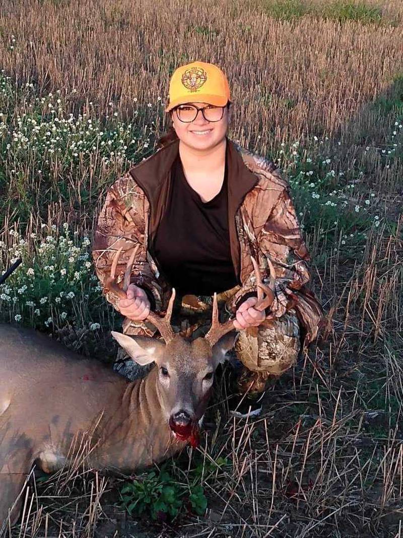Kateri Ceplina 17yrs
Shot this 8pt
with a 243
In Manistee 